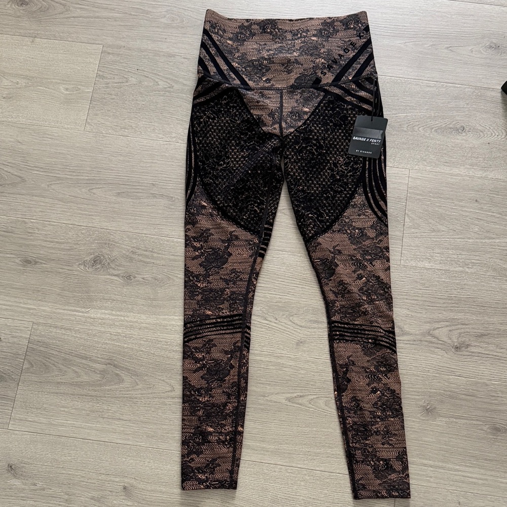 Seamless High-Waist Patterned Leggings - Black & Brown Worn Once No Tags